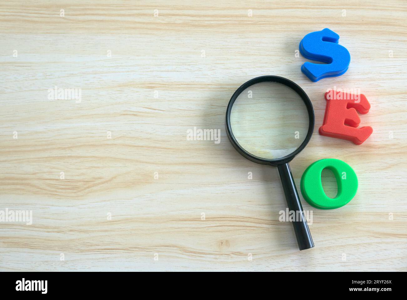 Alfabeto SEO. Ottimizzazione dei motori di ricerca.concetto di marketing, classifica, traffico di Internet business Technology del sito web. Foto Stock