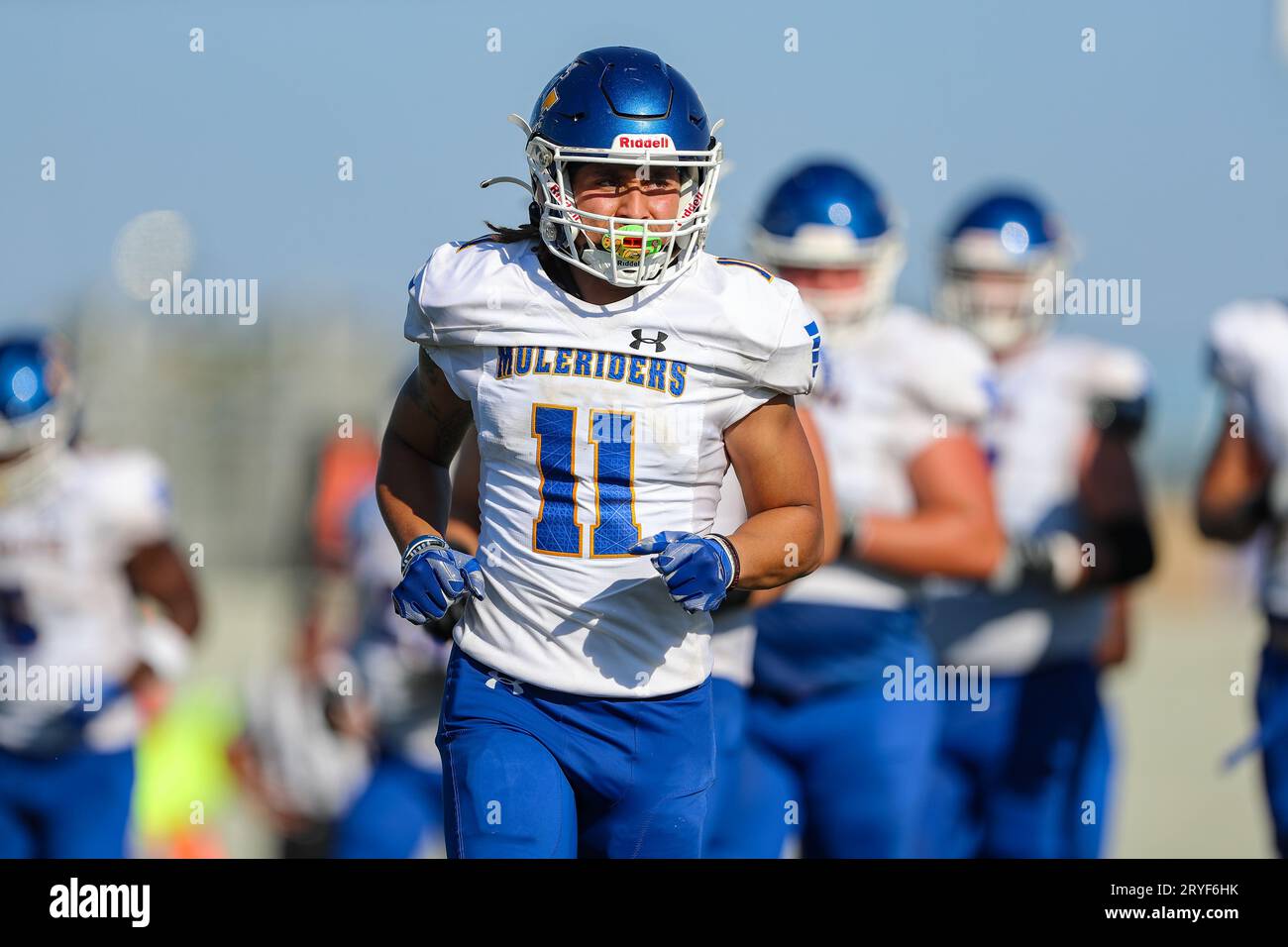 30 settembre 2023:.Southern Arkansas Muleriders WR Kamden Perry (11) corre sul campo tra una serie e l'altra durante il quarto trimestre della partita di football NCAA tra i Southern Arkansas University Muleriders e i Southern Nazarene University Crimson Storm allo SNU Stadium di Bethany, OK. Ron Lane/CSM Foto Stock