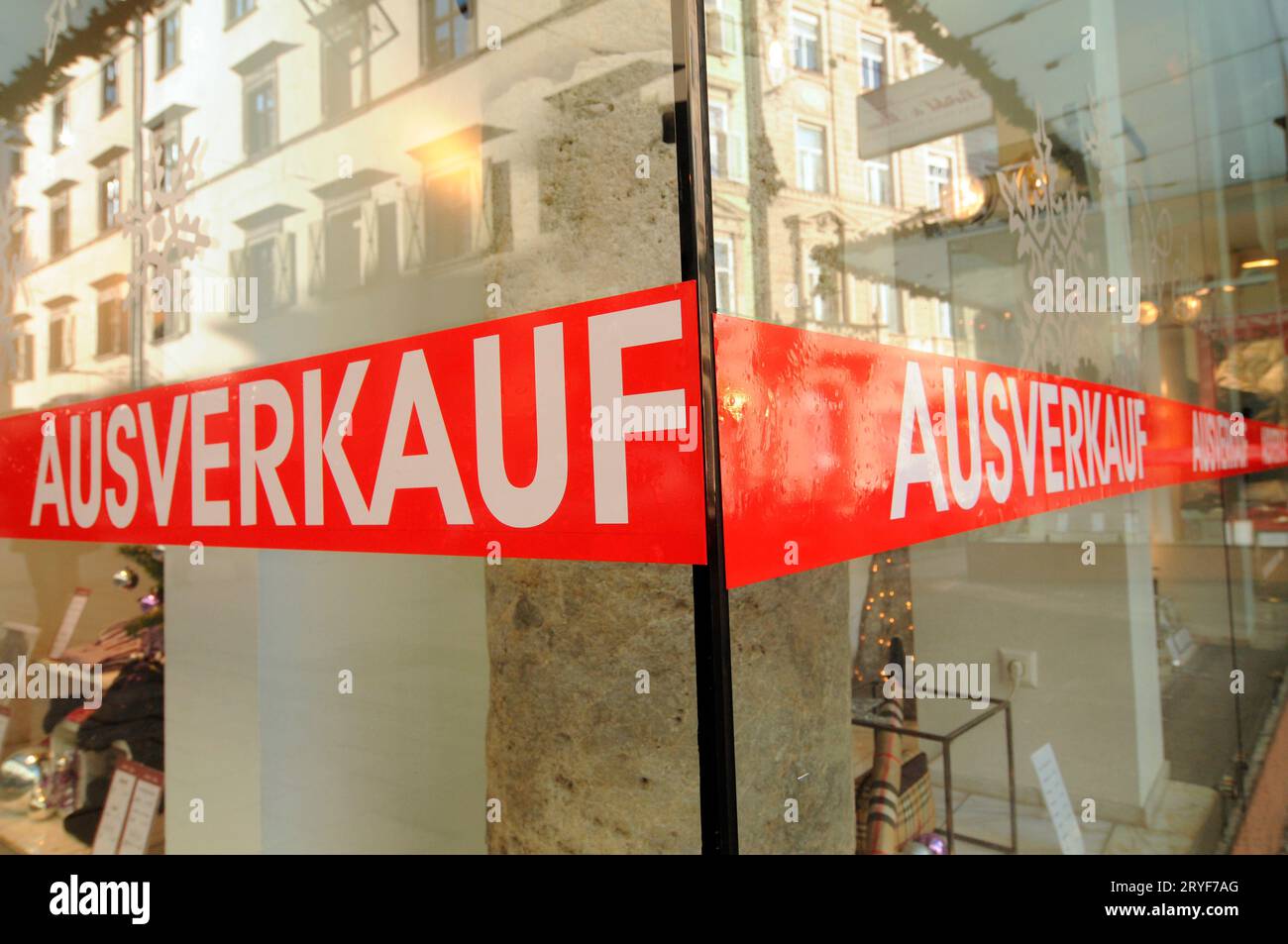 Cartello di vendita in un negozio Foto Stock