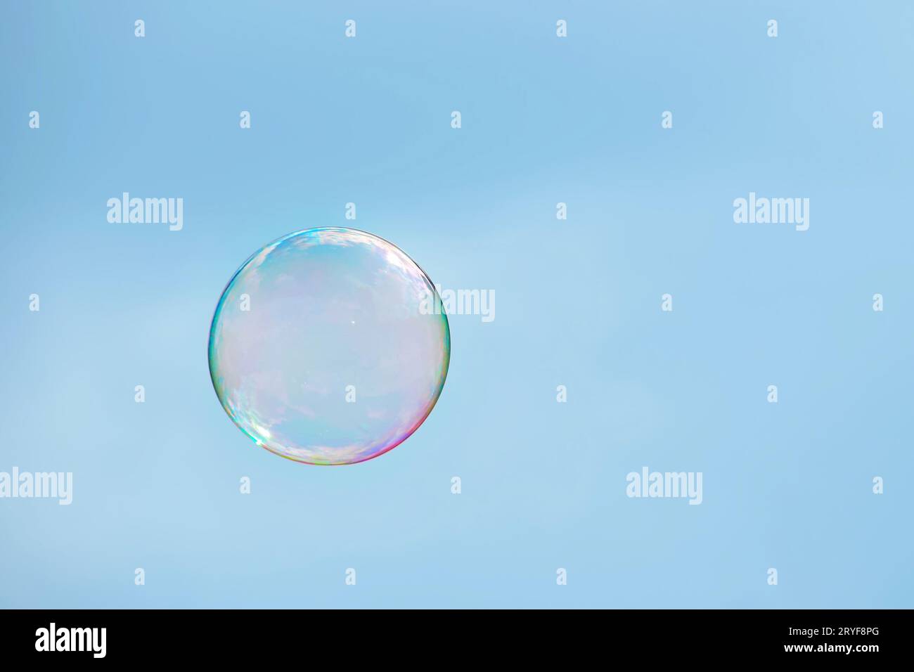 Una bolla di sapone sud sopra il cielo blu Foto Stock