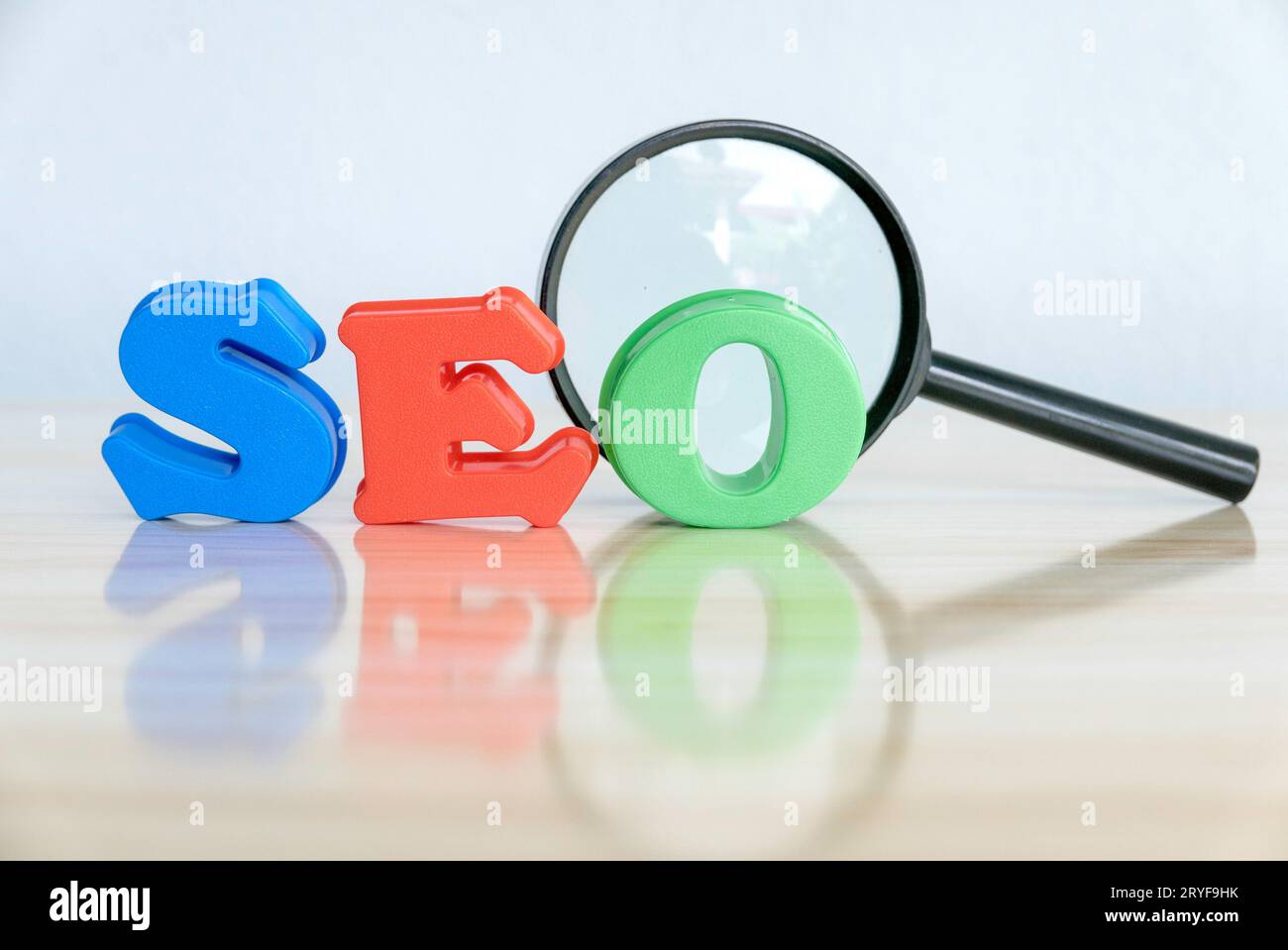 Alfabeto SEO. Ottimizzazione dei motori di ricerca.concetto di marketing, classifica, traffico di Internet business Technology del sito web. Foto Stock