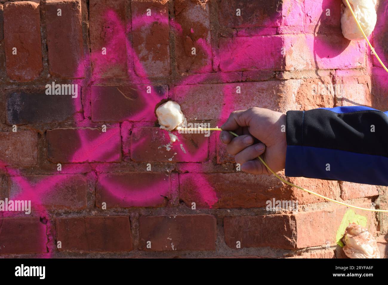 Preparare gli esplosivi prima di esplodere Foto Stock