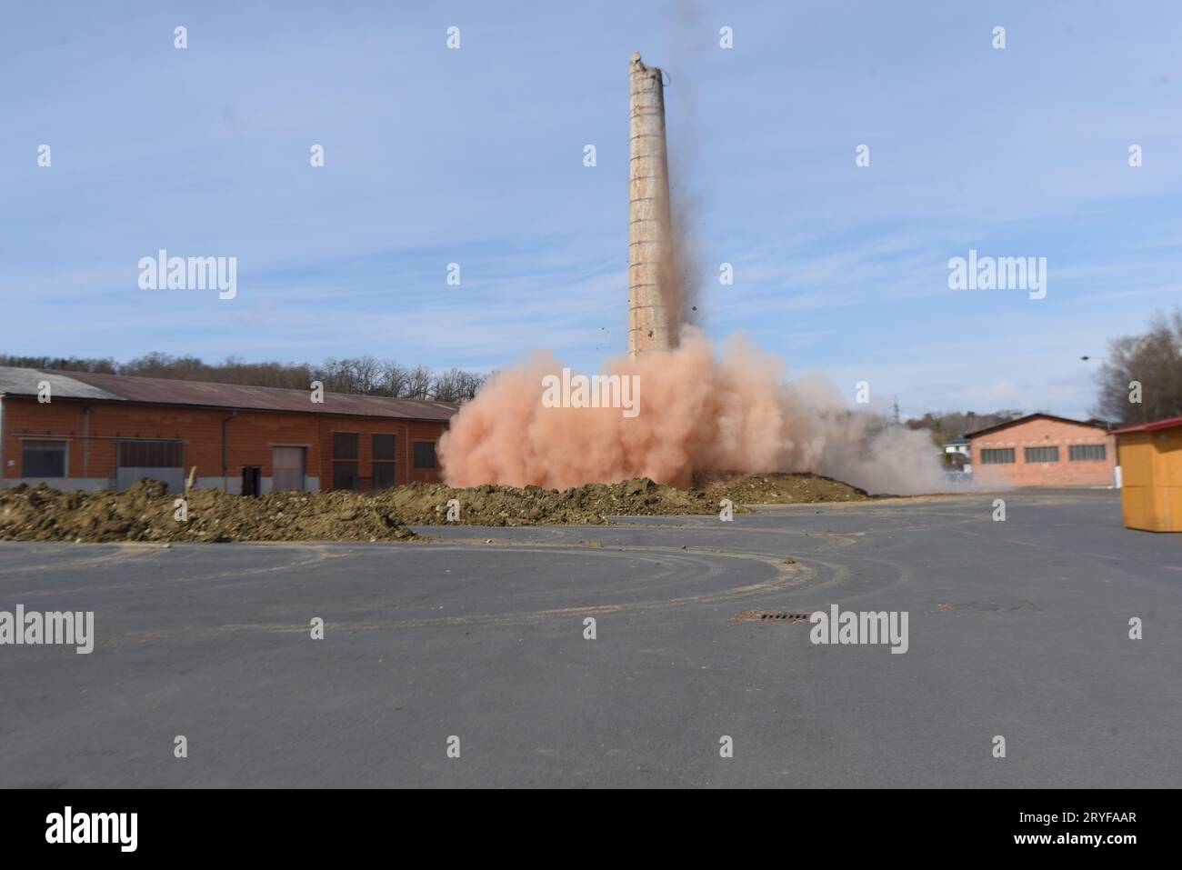 Esplosioni e esplosioni nelle costruzioni Foto Stock