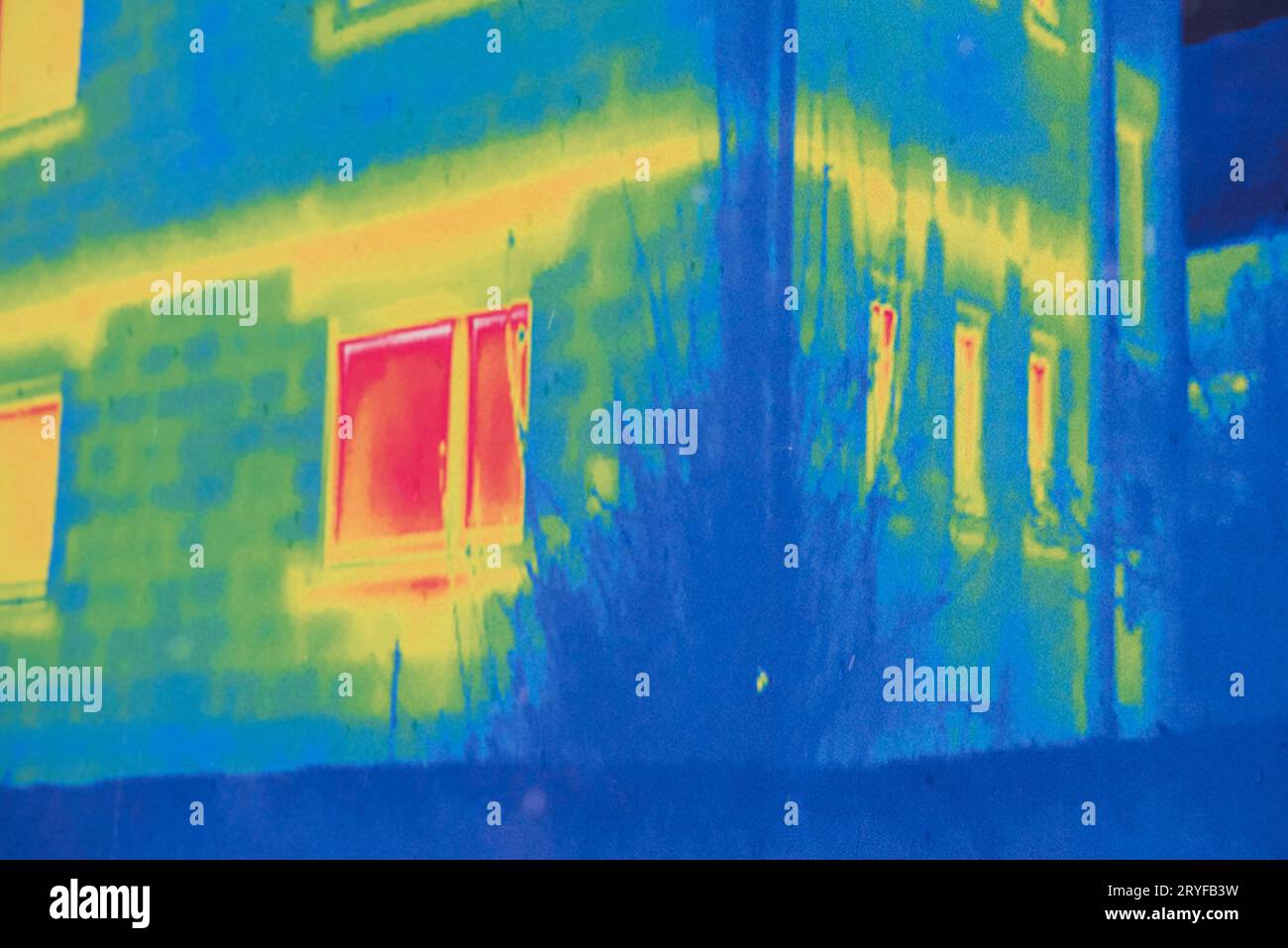 Misurazione a infrarossi per l'isolamento termico di un edificio Foto Stock