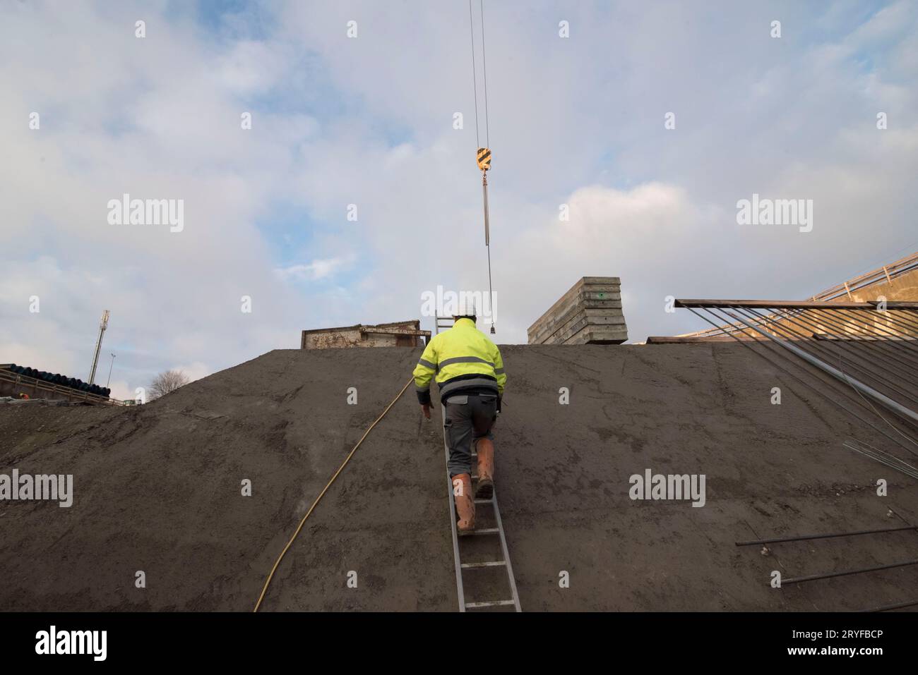 Operaio edile in cantiere Foto Stock