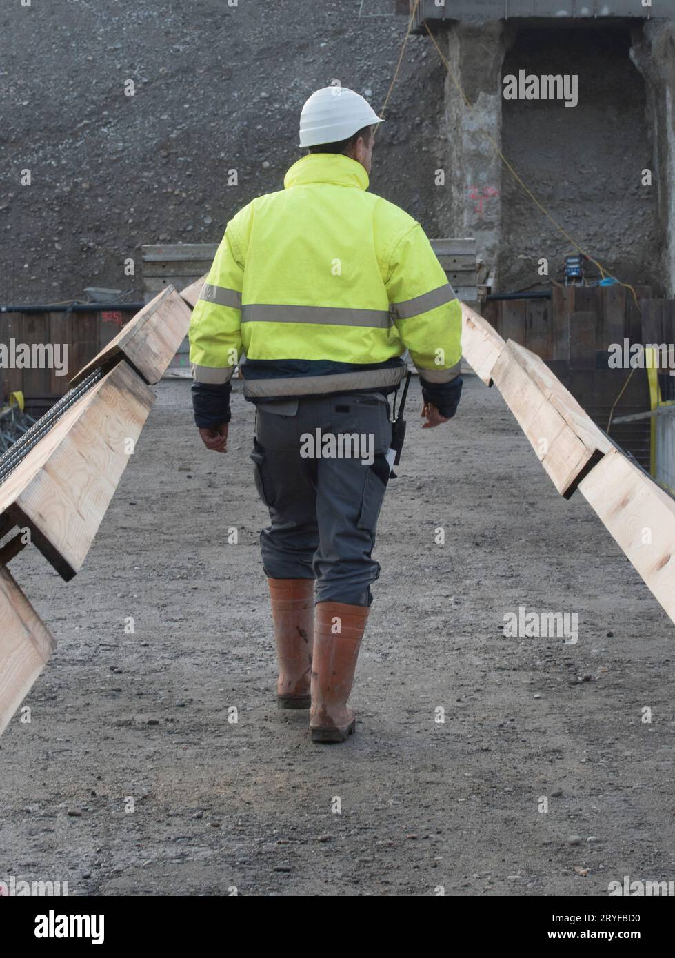 Operaio edile in cantiere Foto Stock