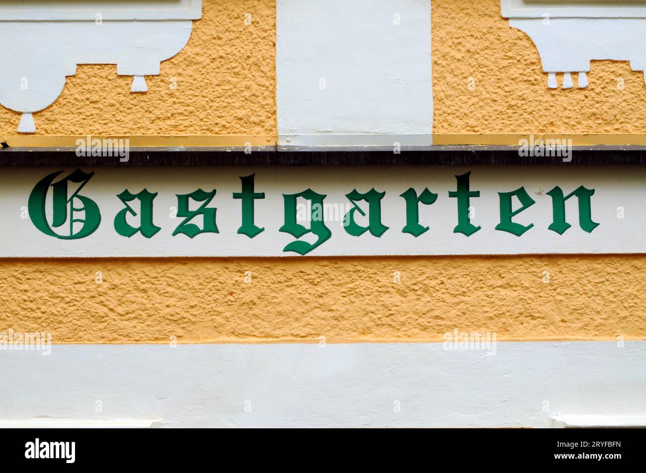 Birreria all'aperto o insegna dello schanigarten in tedesco (Gastgarten) Foto Stock