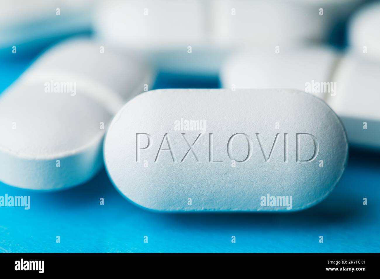 Pila di pillole antivirali PAXLOVID bianche phar Foto Stock