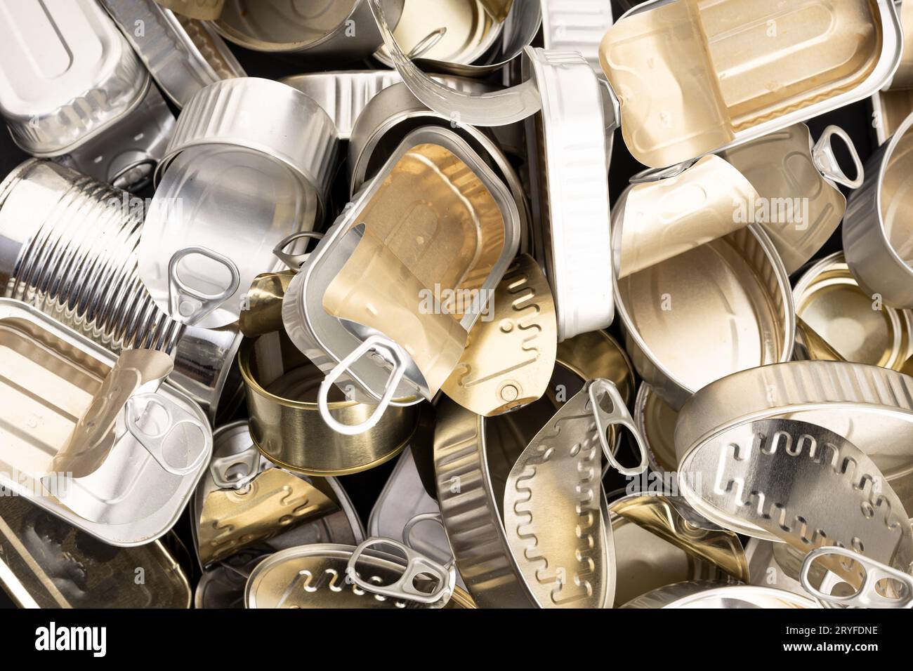 Varietà di lattina vuota può sfondo. Contenitore metallico per alimenti Foto Stock