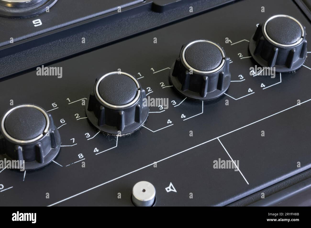 Comandi audio analogici sul lettore di cassette magnetiche Vintage Foto Stock