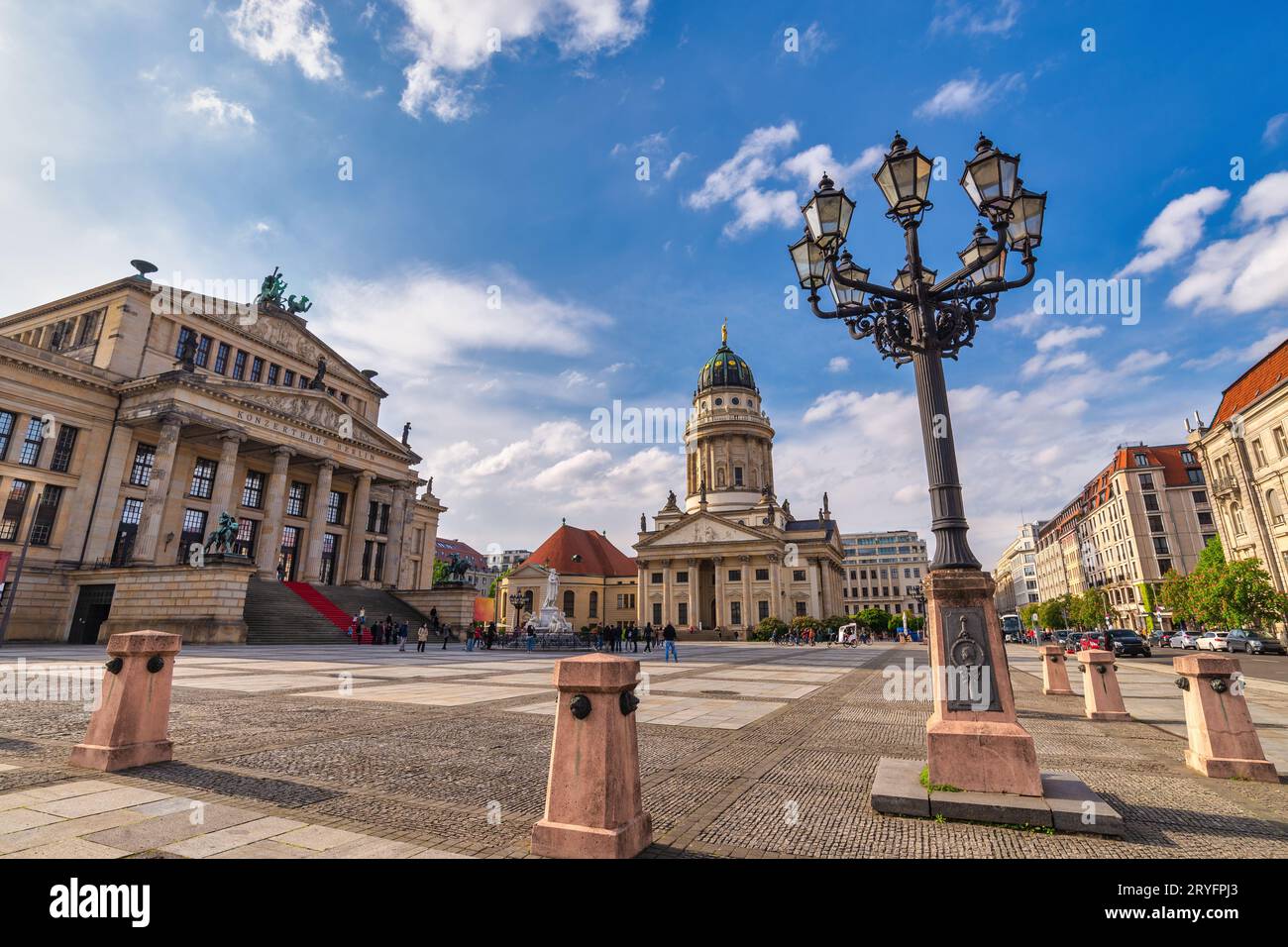 Berlino Germania, skyline della città a Piazza Gendarmenmarkt Foto Stock