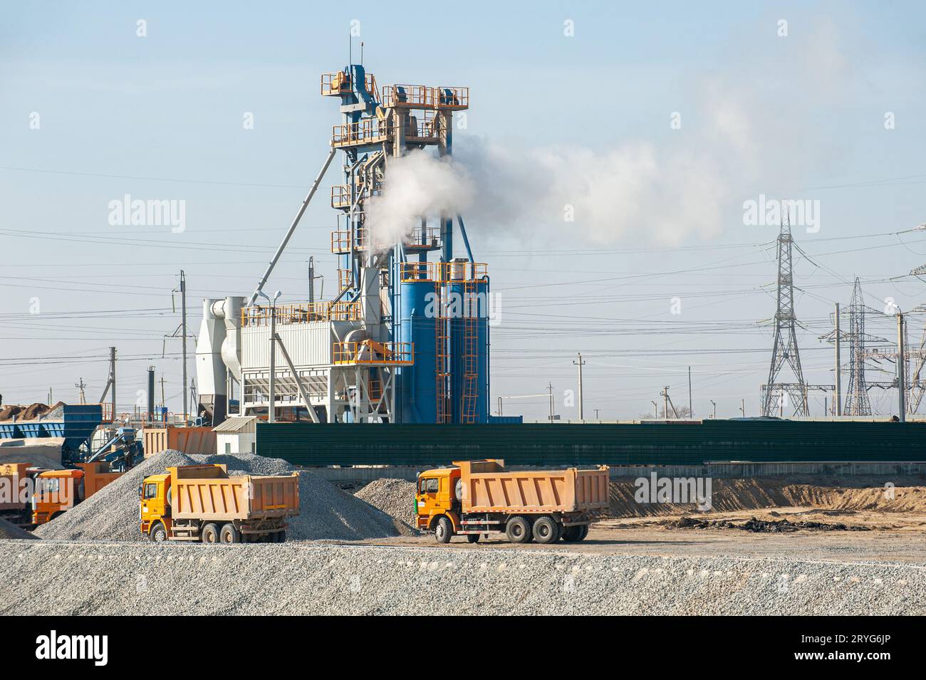 Ingegneria del petrolio e del gas e costruzione industriale. Panorama della fabbrica Foto Stock