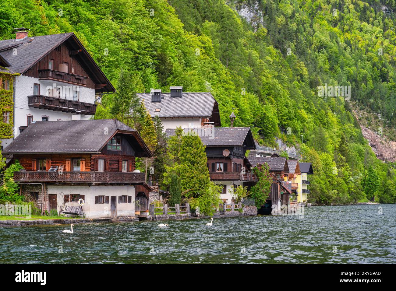 Hallstatt Austria, natura paesaggio di Hallstatt village con il lago e montagna Foto Stock