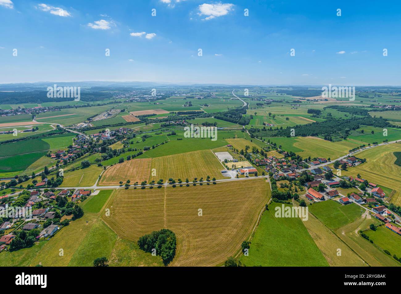 Veduta aerea dell'altopiano alpino intorno a Leutkirch a Wuerttembergian Allgaeu Foto Stock