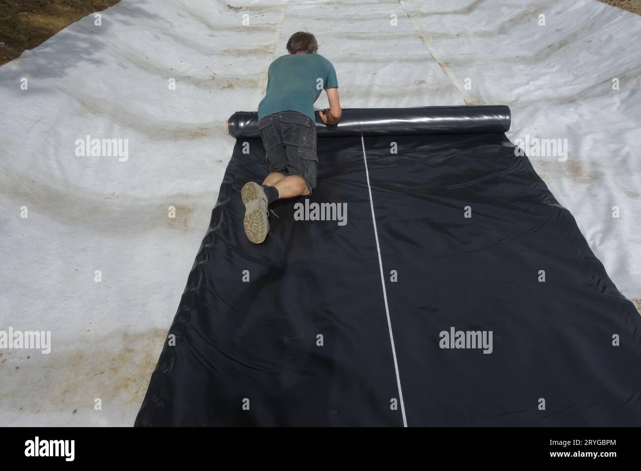 Lavoratore industriale di sesso maschile nel suo posto di lavoro Foto Stock