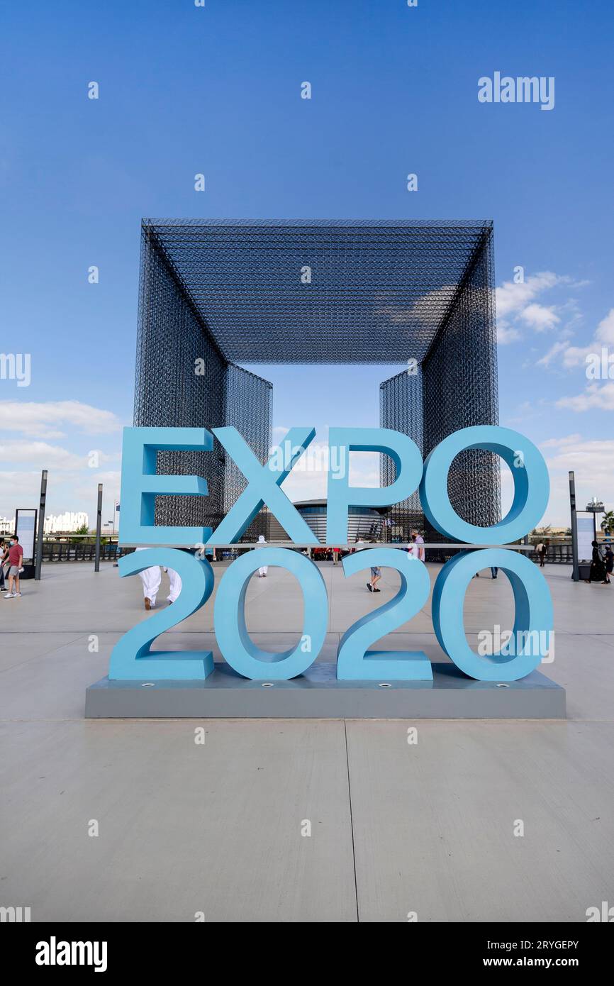 Dubai, Emirati Arabi Uniti - dicembre 2021: Cartello di benvenuto all'ingresso all'uscita dell'Expo 2020 Foto Stock