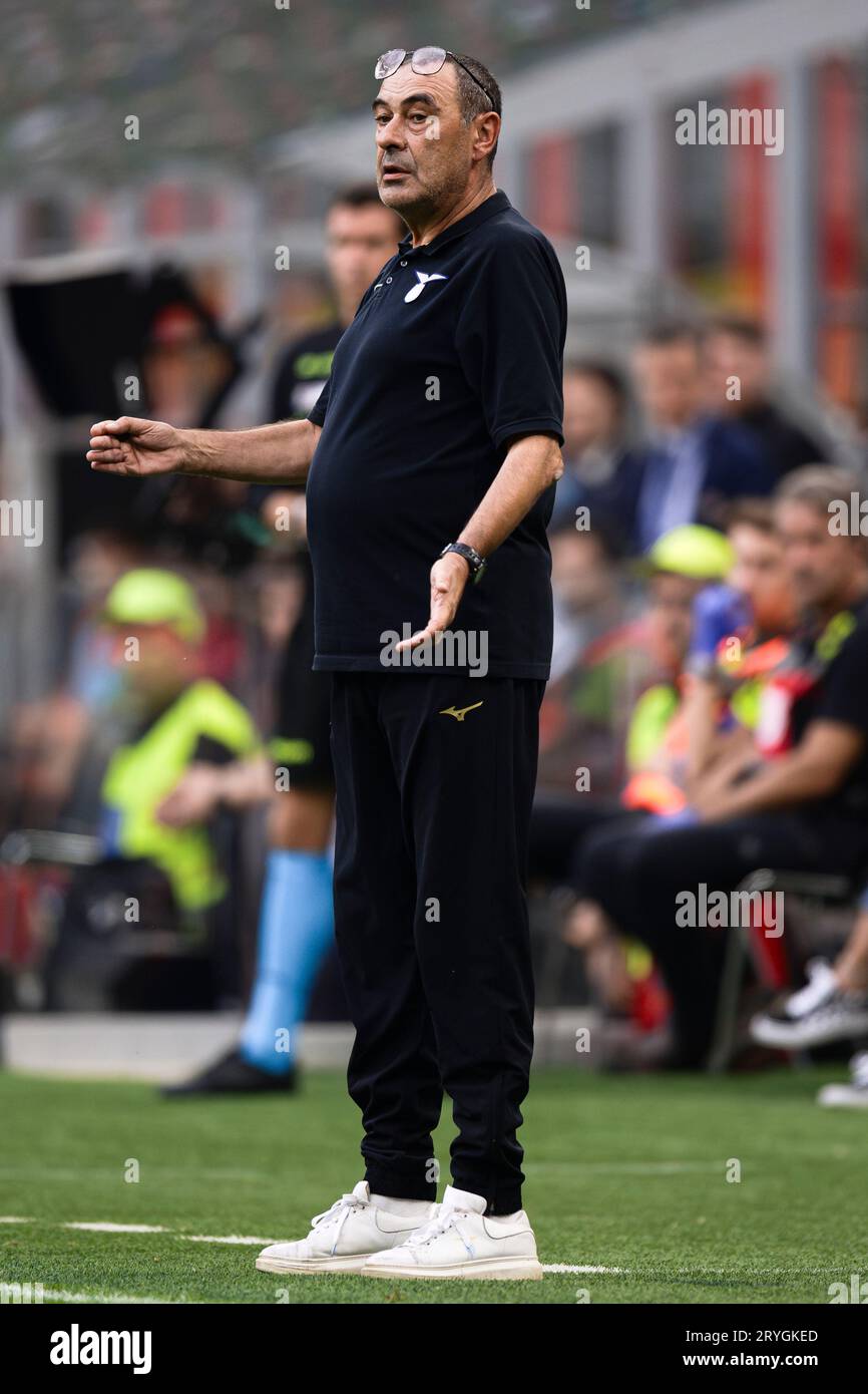 Maurizio Sarri, allenatore della SS Lazio, gesti durante la partita di serie A tra AC Milan e SS Lazio. Foto Stock