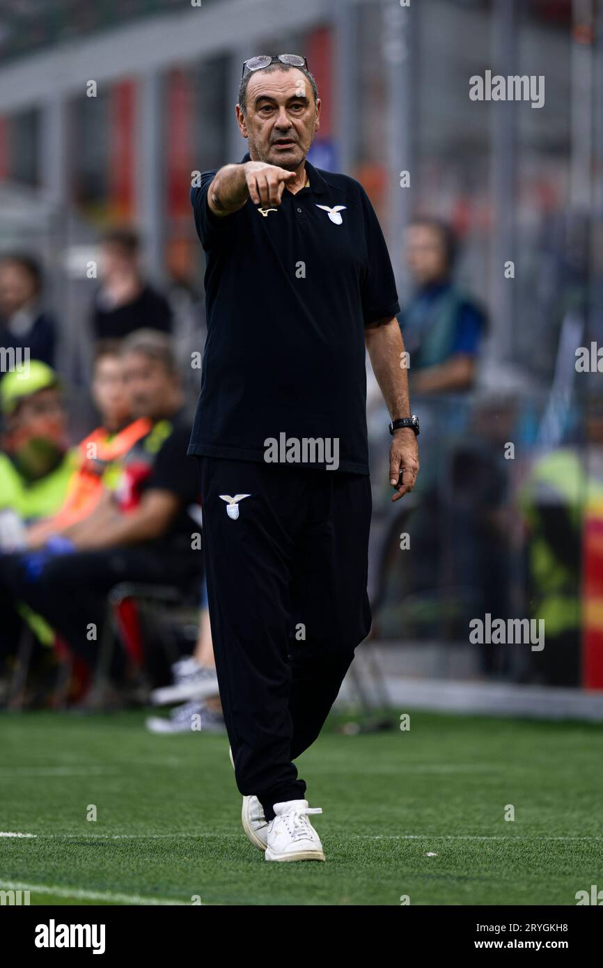 Maurizio Sarri, allenatore della SS Lazio, gesti durante la partita di serie A tra AC Milan e SS Lazio. Foto Stock