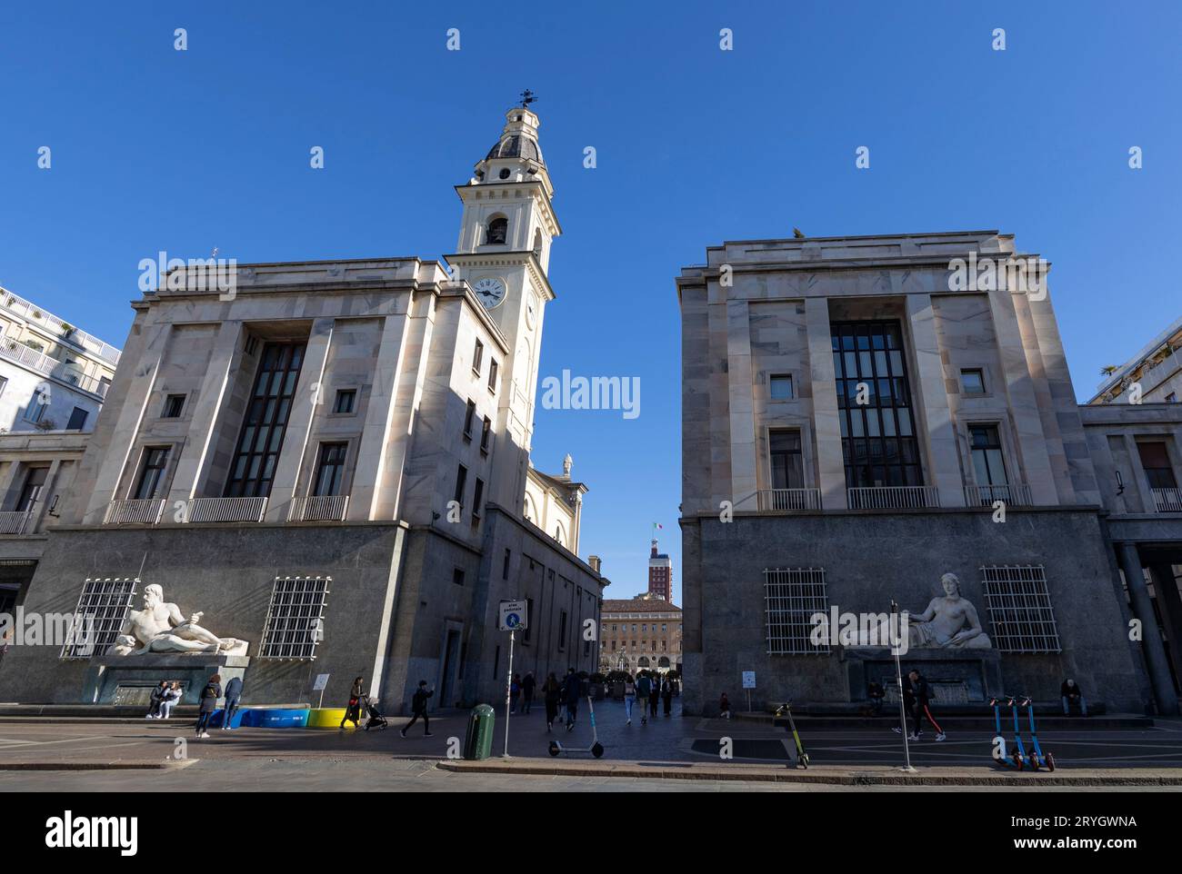 TORINO (TORINO), ITALIA, 25 MARZO 2023 - veduta delle fontane po e Dora vicino a Piazza San Carlo nel centro di Torino Foto Stock