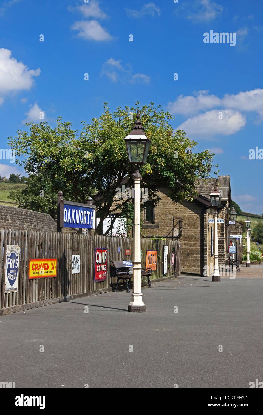 Oakworth Station sulla Keighley & Worth Valley Railway Foto Stock