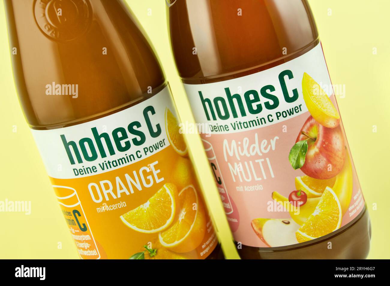 Amburgo, Germania - settembre 26 2023: 2 Flaschen Hohes C Vitaminsaft Orange und Milder Multi Foto Stock