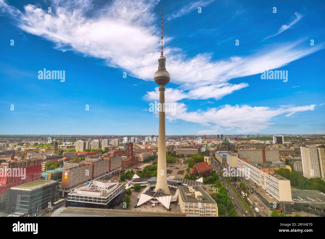 Berlino Germania, skyline della città ad Alexanderplatz e Torre della televisione Foto Stock