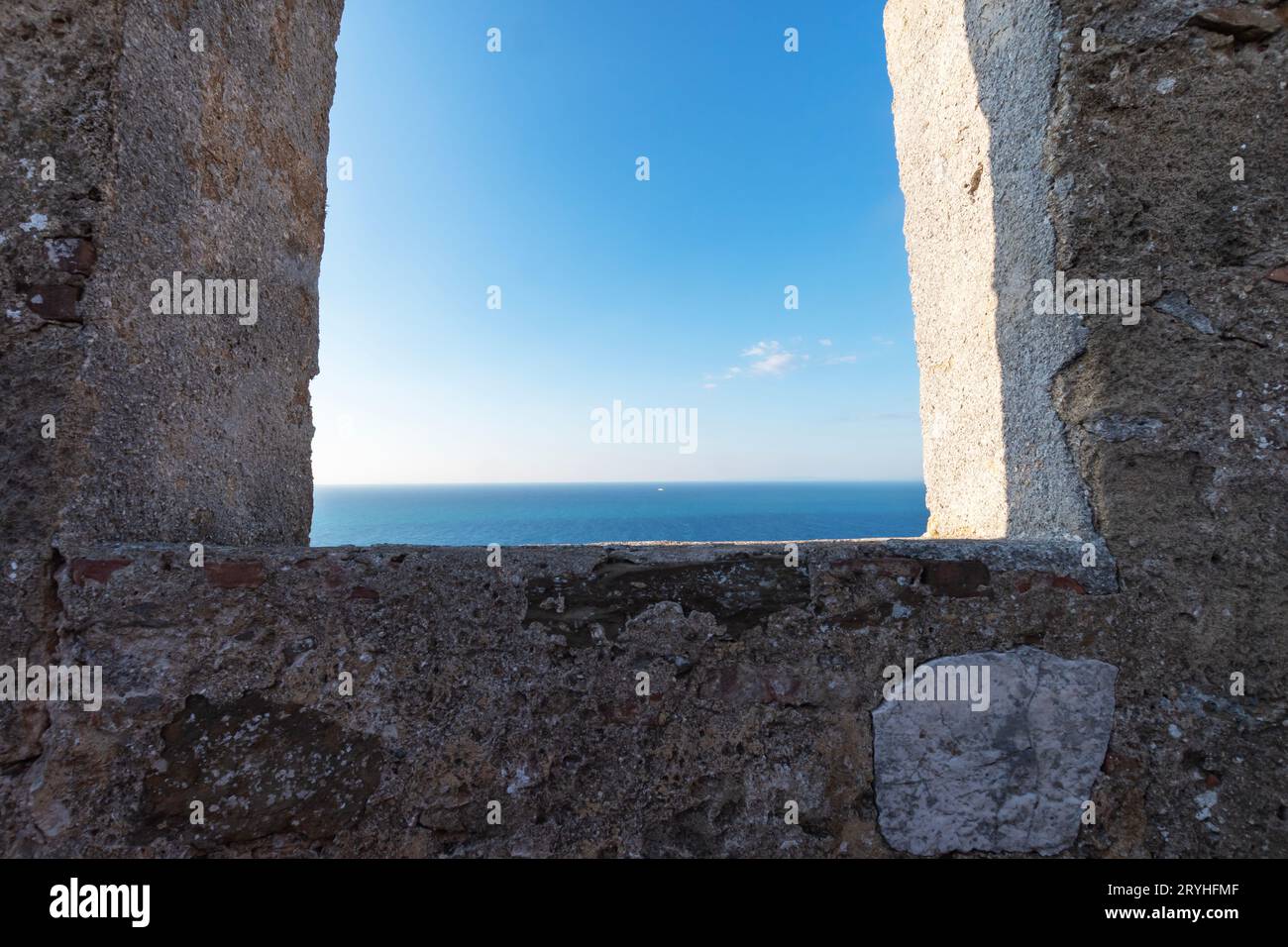 Il castello di Populonia (Golfo di Baratti, Piombino), il belvedere sul Mar Tirreno Foto Stock
