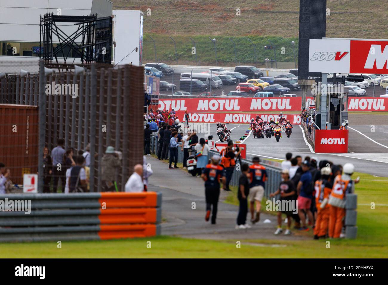 1 ottobre 2023; Mobility Resort Motegi, Motegi, Prefettura di Tochigi, Giappone; MotoGP giapponese 2023, giornata della gara: i piloti passano alle moto bagnate credito: Action Plus Sports Images/Alamy Live News Foto Stock