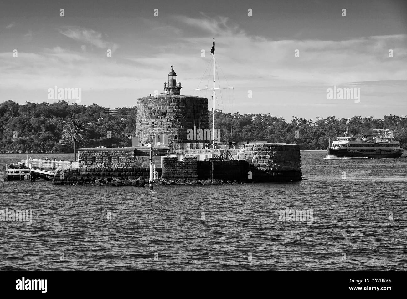 La martello Tower a Fort Denison nel porto di Sydney, il Manley Ferry, MV Freshwater, da Manley a Circular Quay, sulla destra. Sydney, New South Wales Foto Stock