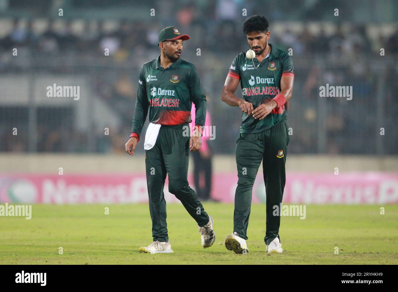 Nazmul Hasan Shanto e Syed Khaled Ahmed Bangladesh e nuova Zelanda 3° ODI Match of Three Match Series allo Sher-e-Bangla National Cricket Stadium di Foto Stock