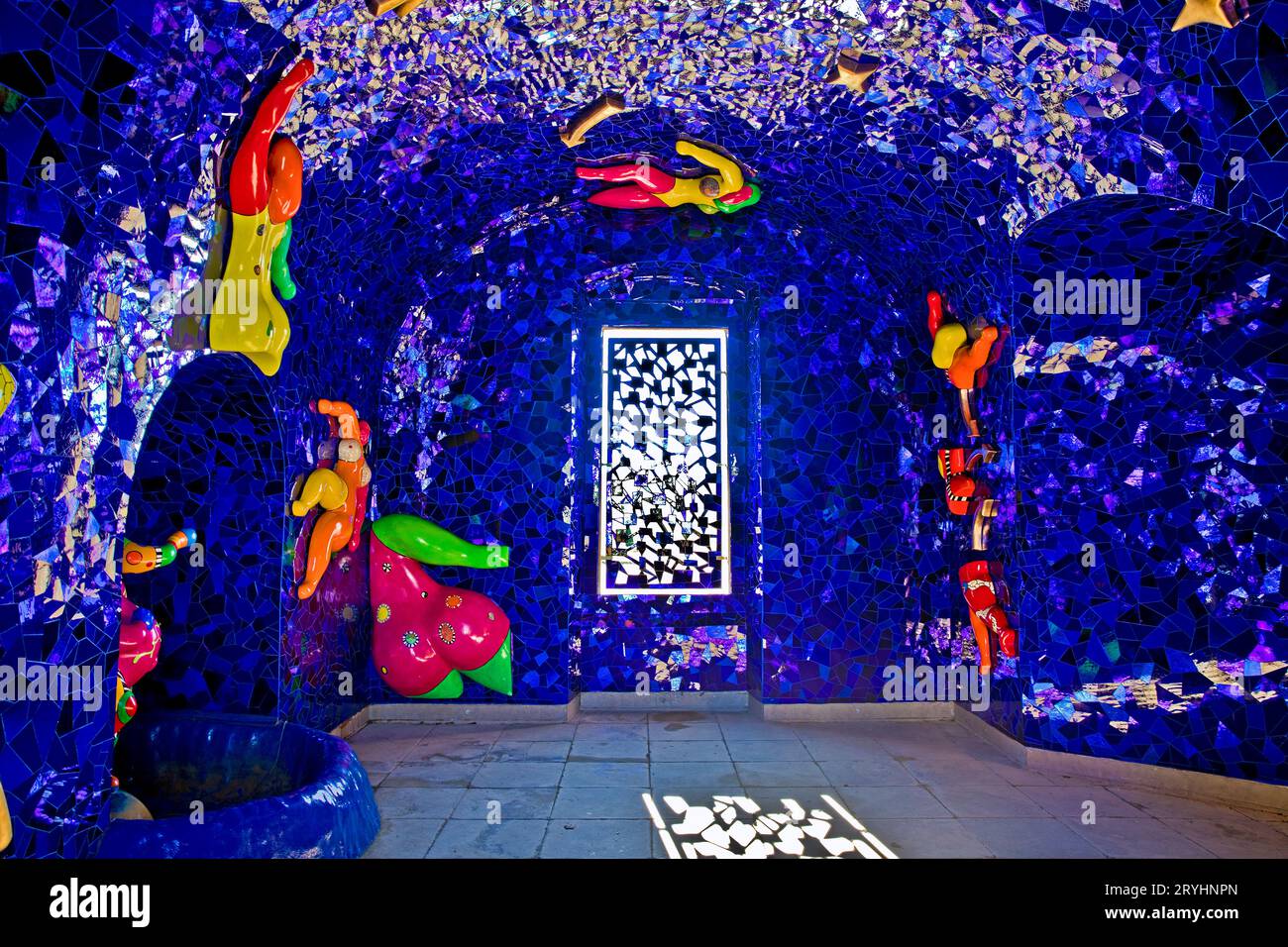 Grotte von Niki de Saint Phalle im Grossen Garten, Herrenhaeuser Gaerten, Hannover, Niedersachsen, Deutschland, Europa Foto Stock