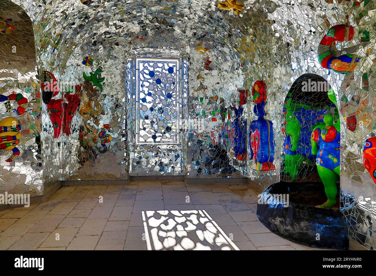 Grotte von Niki de Saint Phalle im Grossen Garten, Herrenhaeuser Gaerten, Hannover, Niedersachsen, Deutschland, Europa Foto Stock