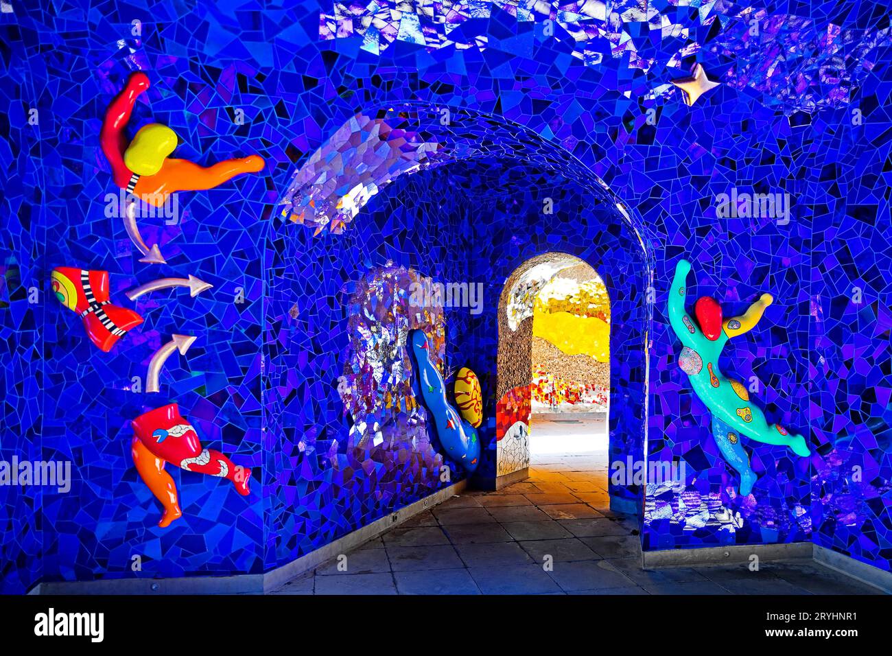 Grotta di Niki de Saint Phalle nel grande Giardino, Giardini Herrenhaeuser, Hannover, Germania, Europa Foto Stock