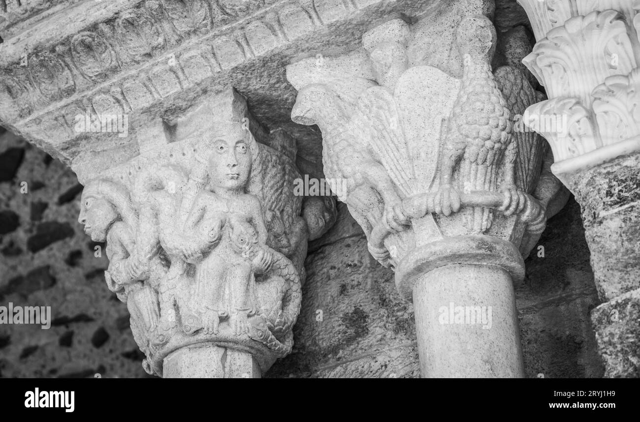 Abbazia di San Michele - Sacra di San Michele - Italia. Gargoyle scultura mostro, 11th secolo. Foto Stock