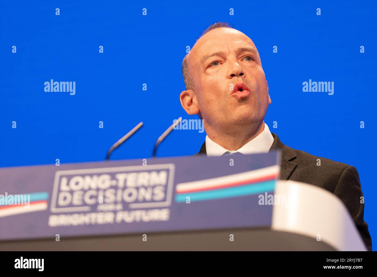 Manchester, Regno Unito. 1 ottobre 2023. Christopher Heaton-Harris Segretario di Stato per l'Irlanda del Nord . (MP) per Daventry nel centro di Manchester. Primo giorno della conferenza Tory 2023. Manchester UK. Foto: Garyroberts/worldwidefeatures.com credito: GaryRobertsphotography/Alamy Live News Foto Stock