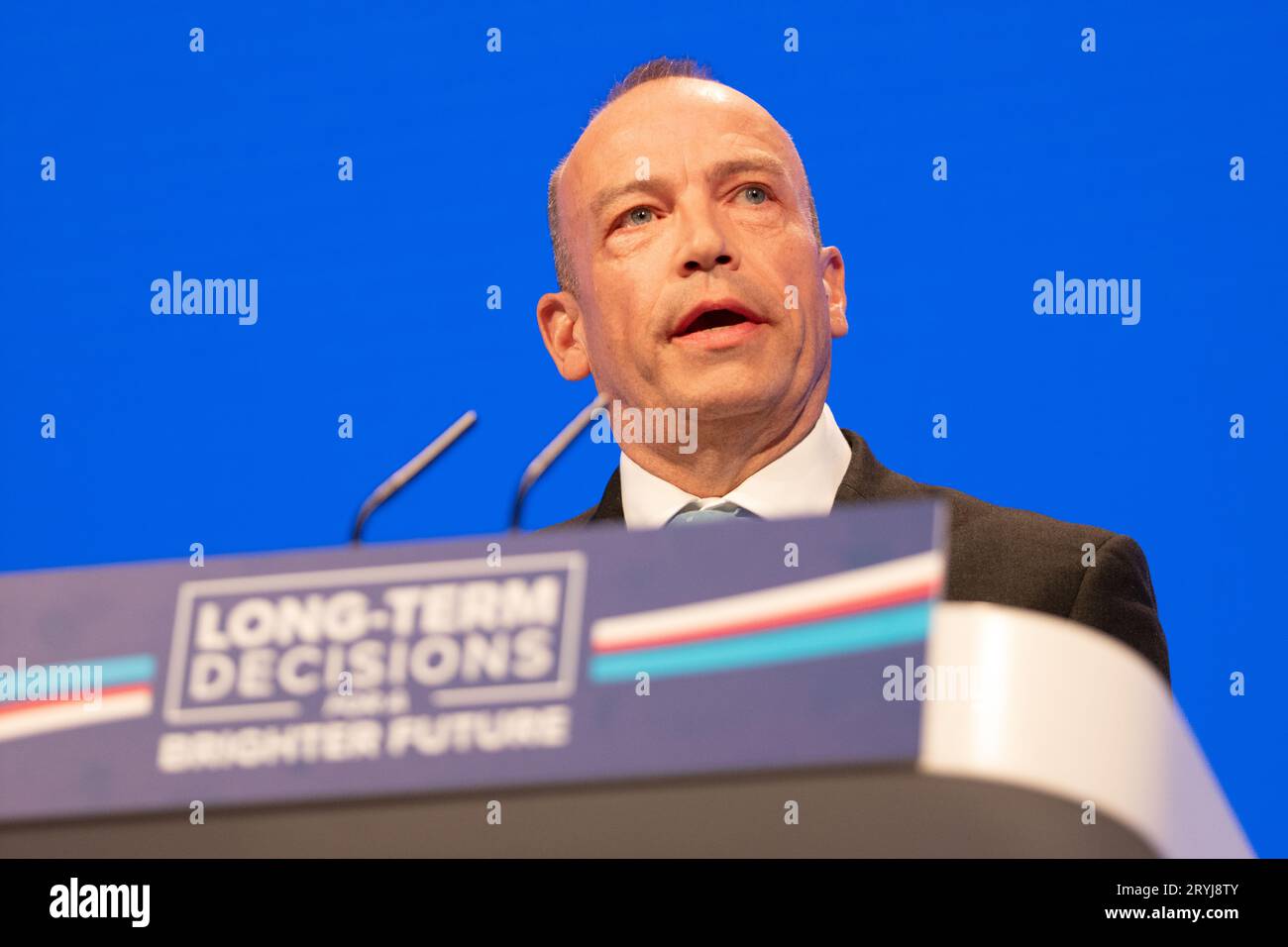 Manchester, Regno Unito. 1 ottobre 2023. Christopher Heaton-Harris Segretario di Stato per l'Irlanda del Nord . (MP) per Daventry nel centro di Manchester. Primo giorno della conferenza Tory 2023. Manchester UK. Foto: Garyroberts/worldwidefeatures.com credito: GaryRobertsphotography/Alamy Live News Foto Stock