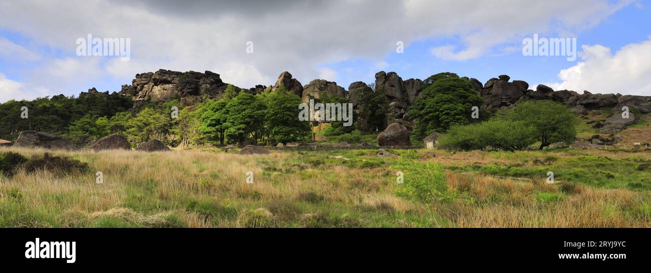 Vista sulle Roaches Rocks, vicino alla città di Leek, Staffordshire, Inghilterra, Regno Unito Foto Stock