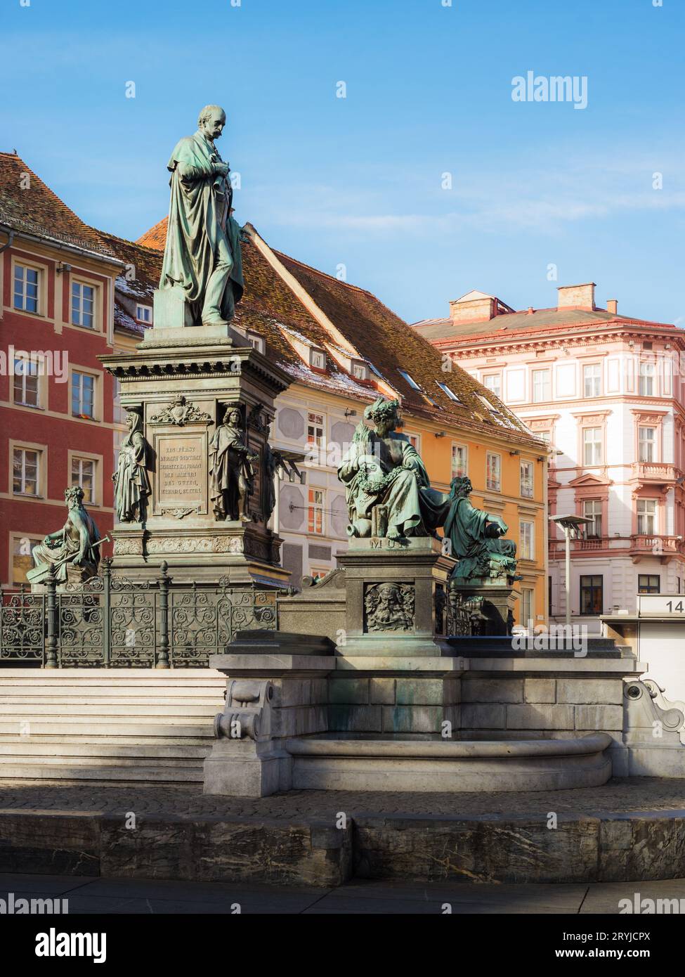 Statua dell'Arciduca Johann e Municipio, Graz, Austria Foto Stock