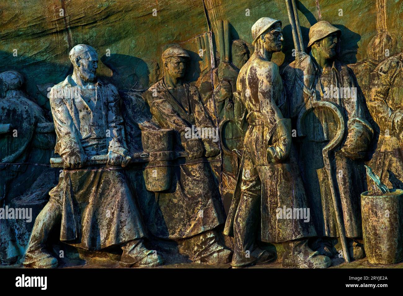 Monumento in crogiolo, dettaglio della scultura in rilievo lunga 22 metri, Essen, Germania, Europa Foto Stock