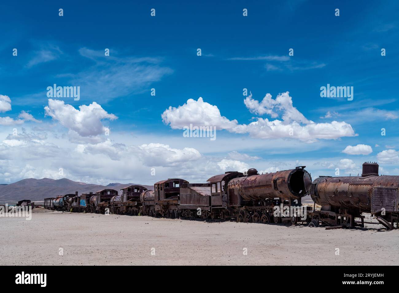 Cimitero dei treni nell'altiplano boliviano. Foto di alta qualità Foto Stock