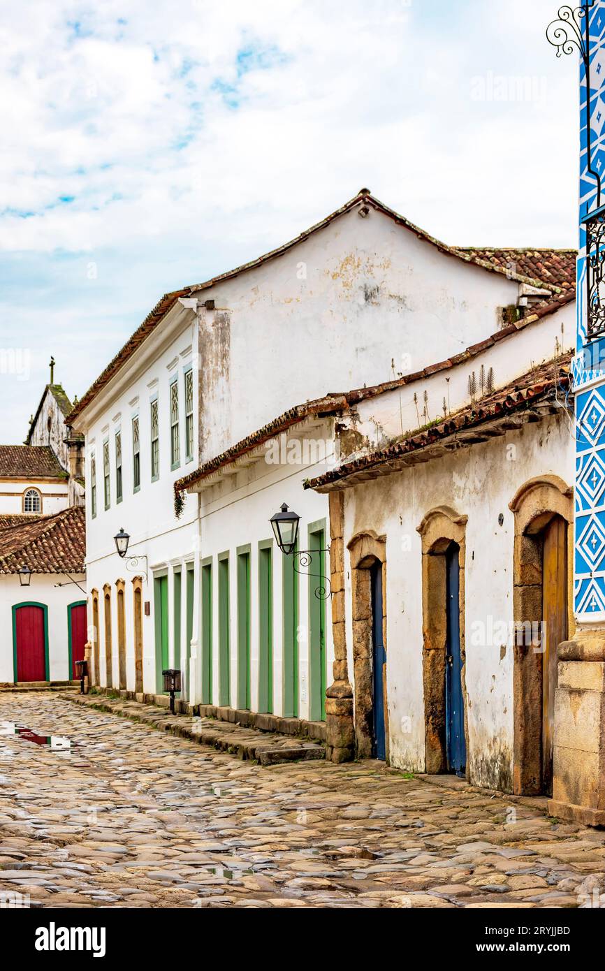 Strada tranquilla nella storica città di Paraty, nello stato di Rio de Janeiro Foto Stock