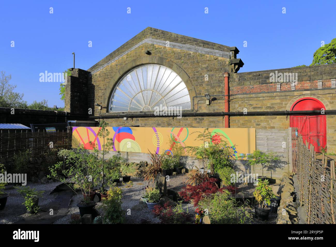 La finestra della ventola a Buxton Stazione, Parco Nazionale di Peak District, Derbyshire; Inghilterra; Regno Unito Foto Stock