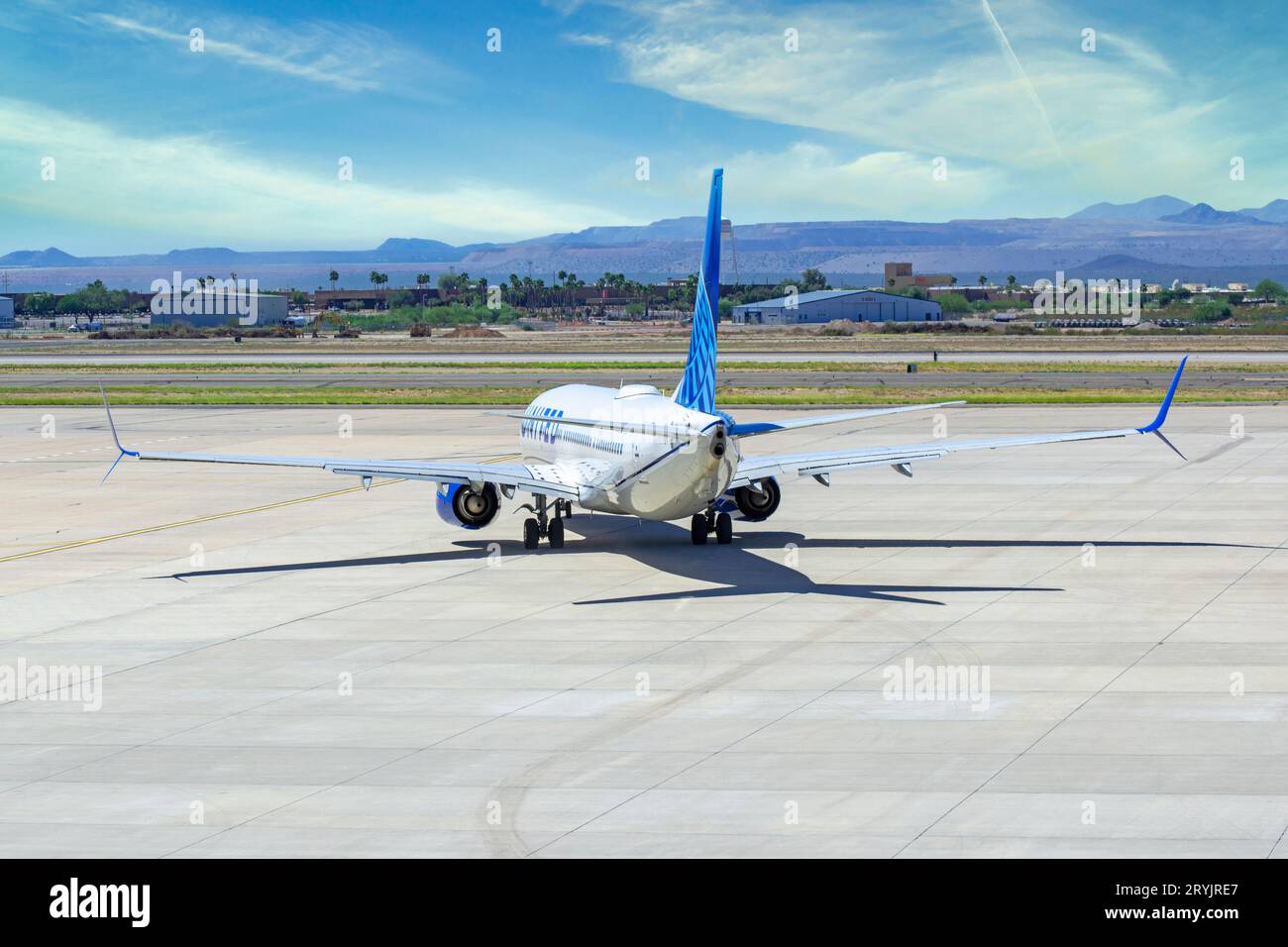 United Boeing 737-Max all'aeroporto internazionale di Tucson in preparazione per la partenza a Houston, Texas Foto Stock