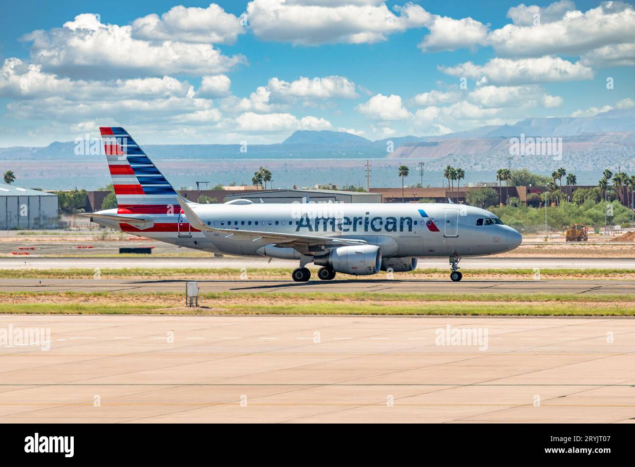 United Boeing 737-Max all'aeroporto internazionale di Tucson in preparazione per la partenza a Houston, Texas Foto Stock