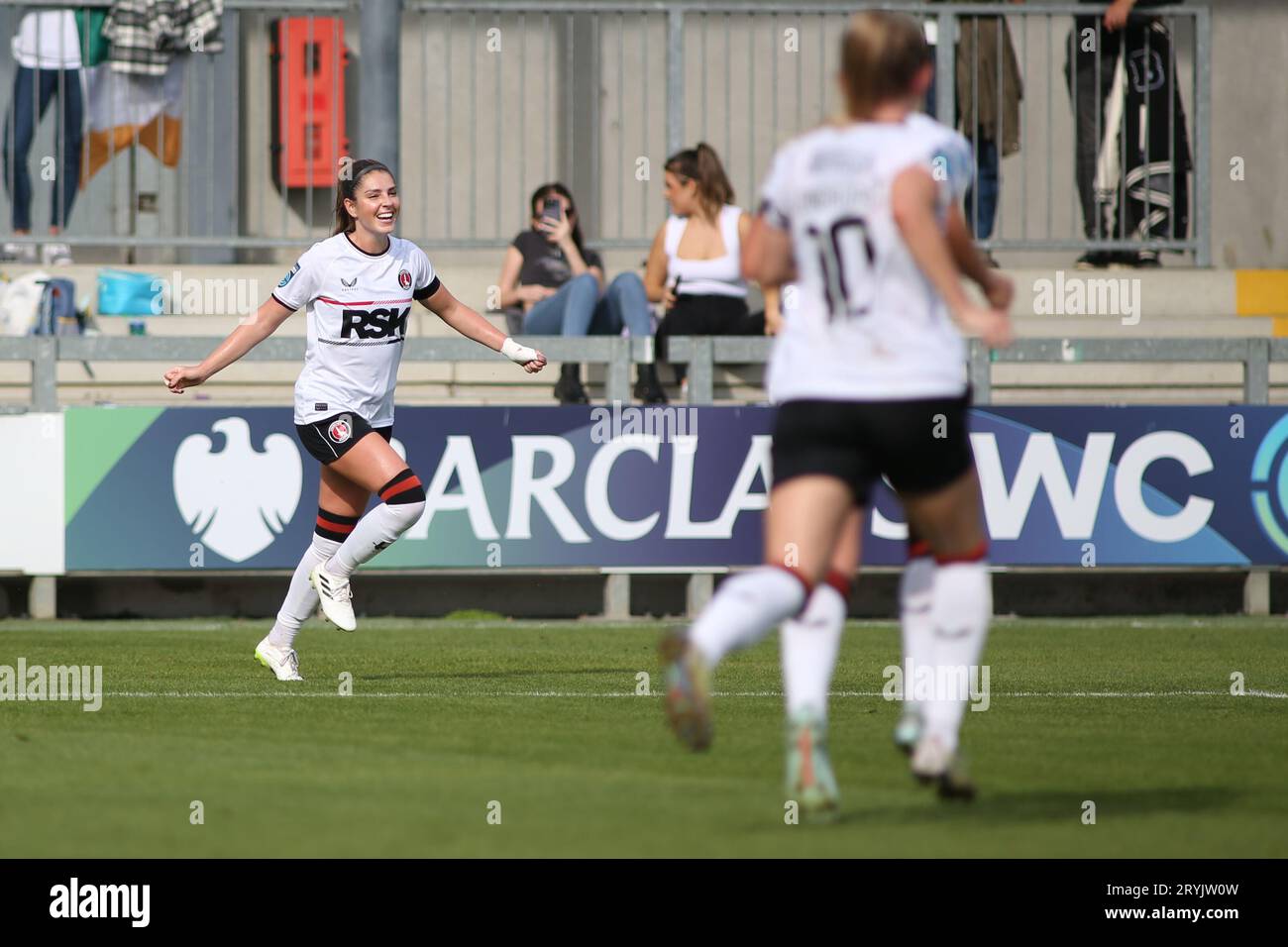 Londra, Regno Unito. 1 ottobre 2023. Londra, 1 ottobre 2023: Angela Addison (7 Charlton Athletic) ha deviato la celebrazione del gol durante la partita del Barclays Womens Championship tra London City Lionesses e Charlton Athletic al Princes Park, Londra, Inghilterra. (Pedro Soares/SPP) credito: SPP Sport Press Photo. /Alamy Live News Foto Stock