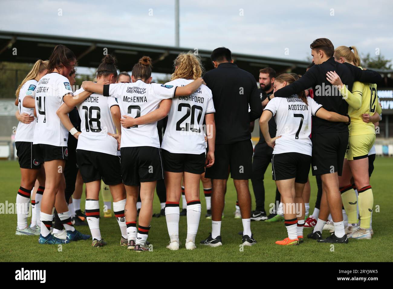 Londra, Regno Unito. 1 ottobre 2023. Londra, 1 ottobre 2023: La squadra dei manager a tempo pieno si è riunita durante la partita di campionato del Barclays Womens Championship tra London City Lionesses e Charlton Athletic al Princes Park, Londra, Inghilterra. (Pedro Soares/SPP) credito: SPP Sport Press Photo. /Alamy Live News Foto Stock