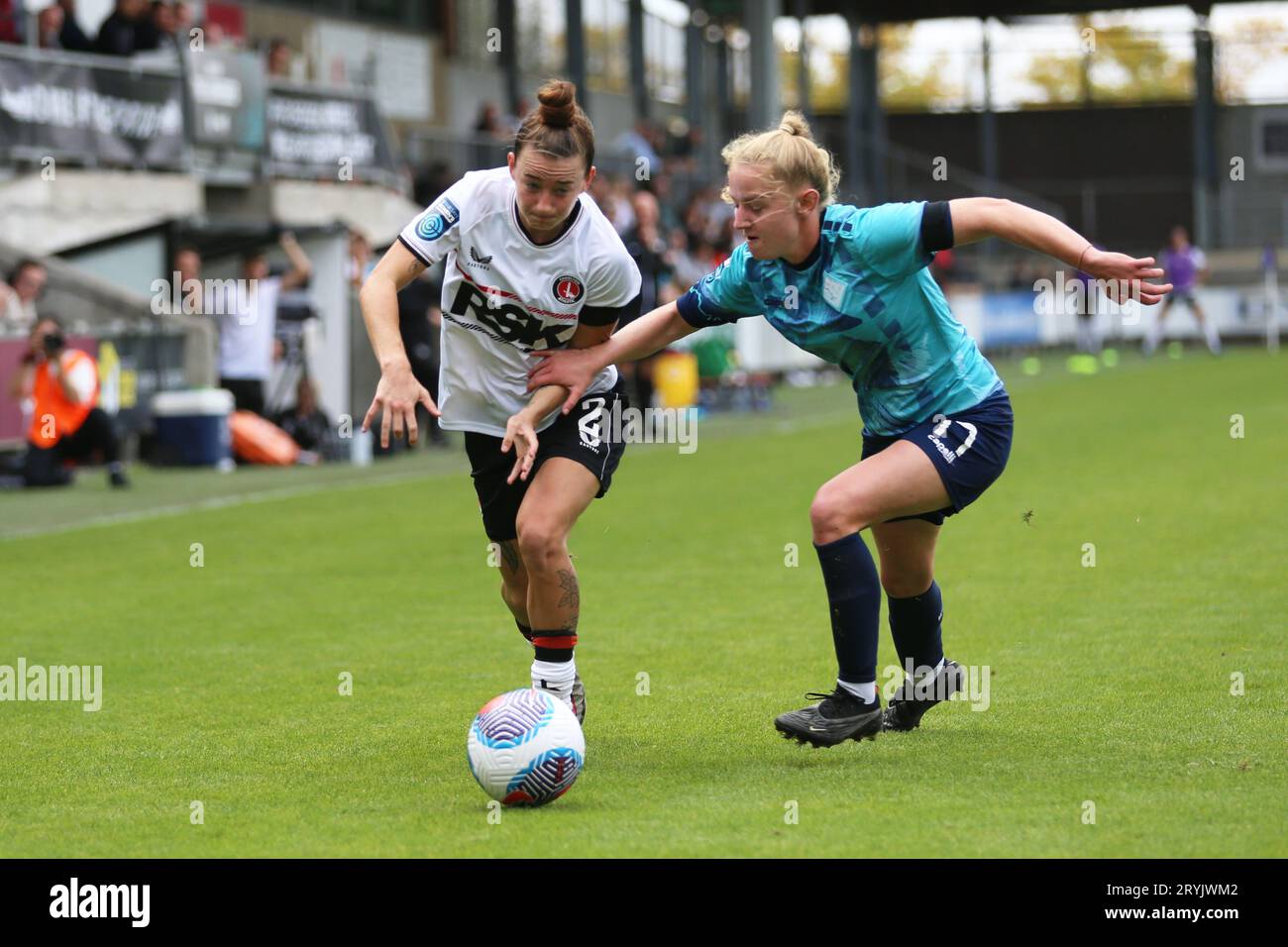 Londra, Regno Unito. 1 ottobre 2023. Londra, 1 ottobre 2023: Rebecca McKenna (2 Charlton Athletic) durante la partita del Barclays Womens Championship tra London City Lionesses e Charlton Athletic al Princes Park, Londra, Inghilterra. (Pedro Soares/SPP) credito: SPP Sport Press Photo. /Alamy Live News Foto Stock