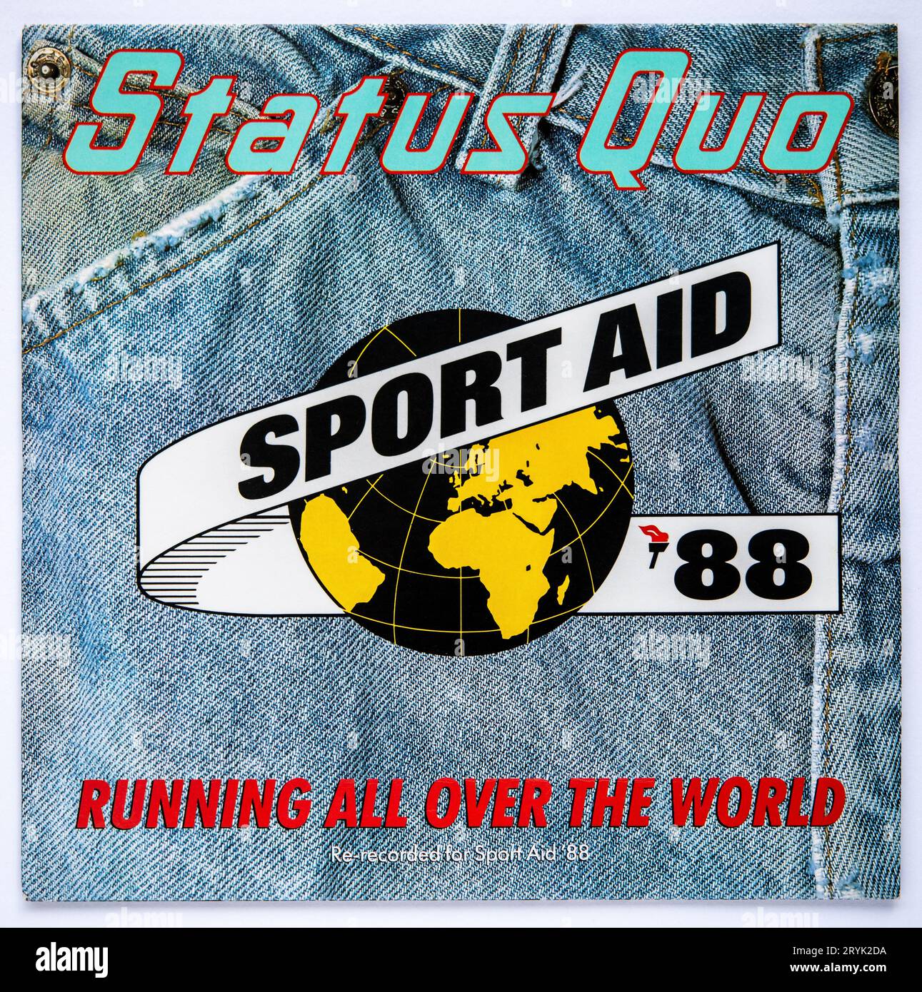 Copertina della versione singola da sette pollici di Running All Over the World di Status Quo for Sport Aid, pubblicata nel 1988 Foto Stock