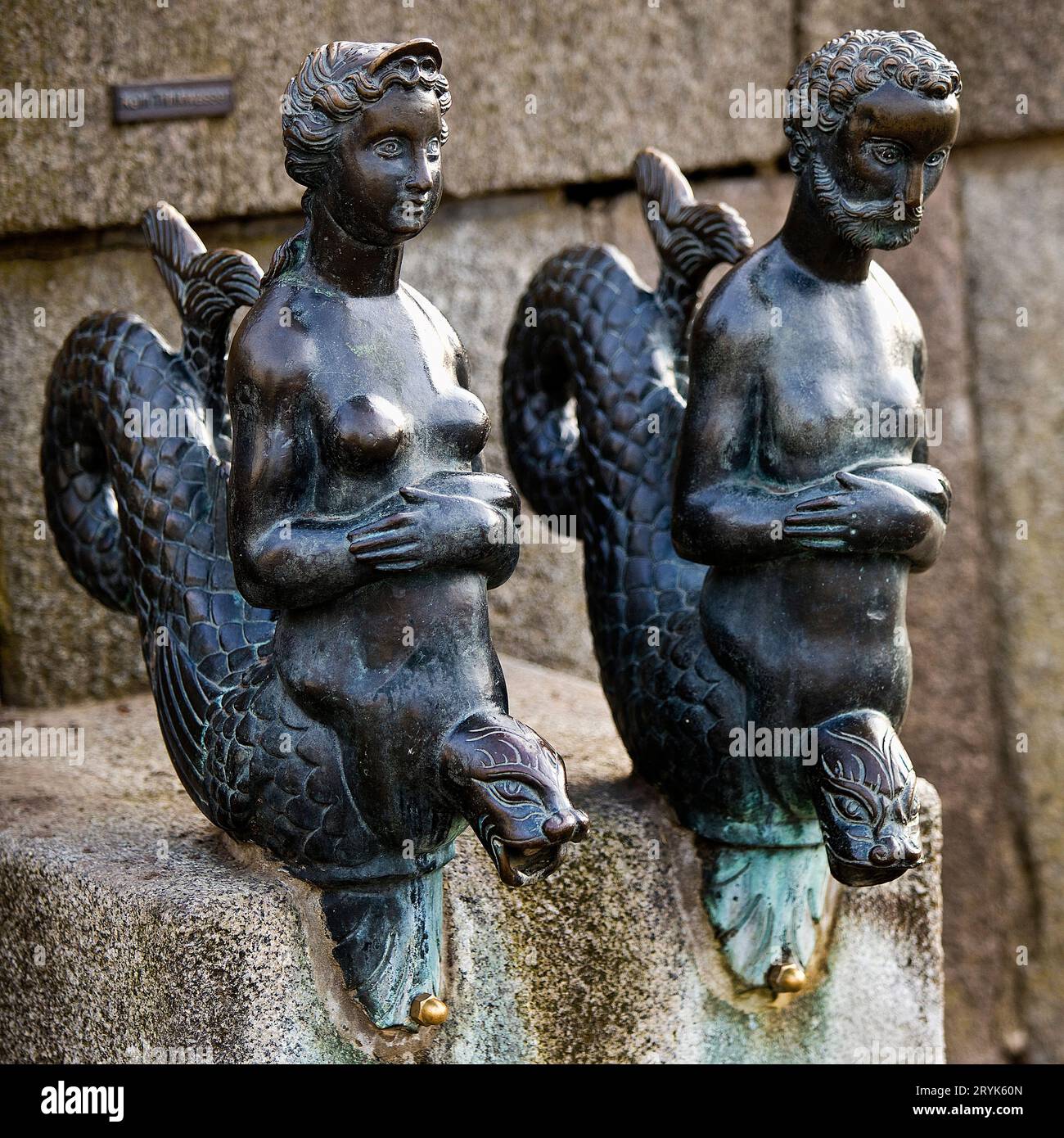 Copie dei gargoyles originali chiamati Wassernixe e Wassernix, Wismar, Germania, Europa Foto Stock