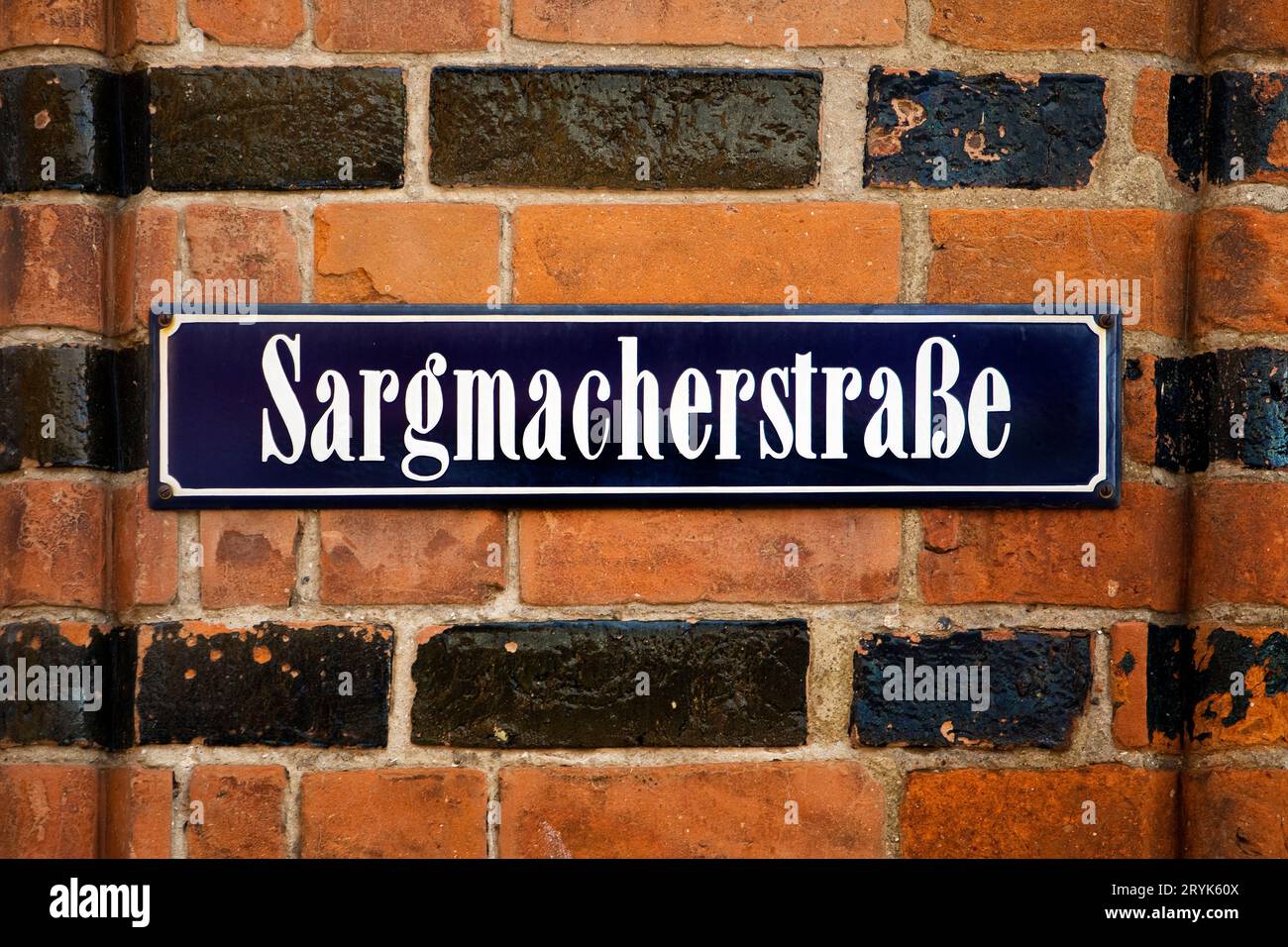 Indicazione stradale Sargmacherstrasse, città anseatica di Wismar, Meclemburgo-Pomerania occidentale, Germania, Europa Foto Stock